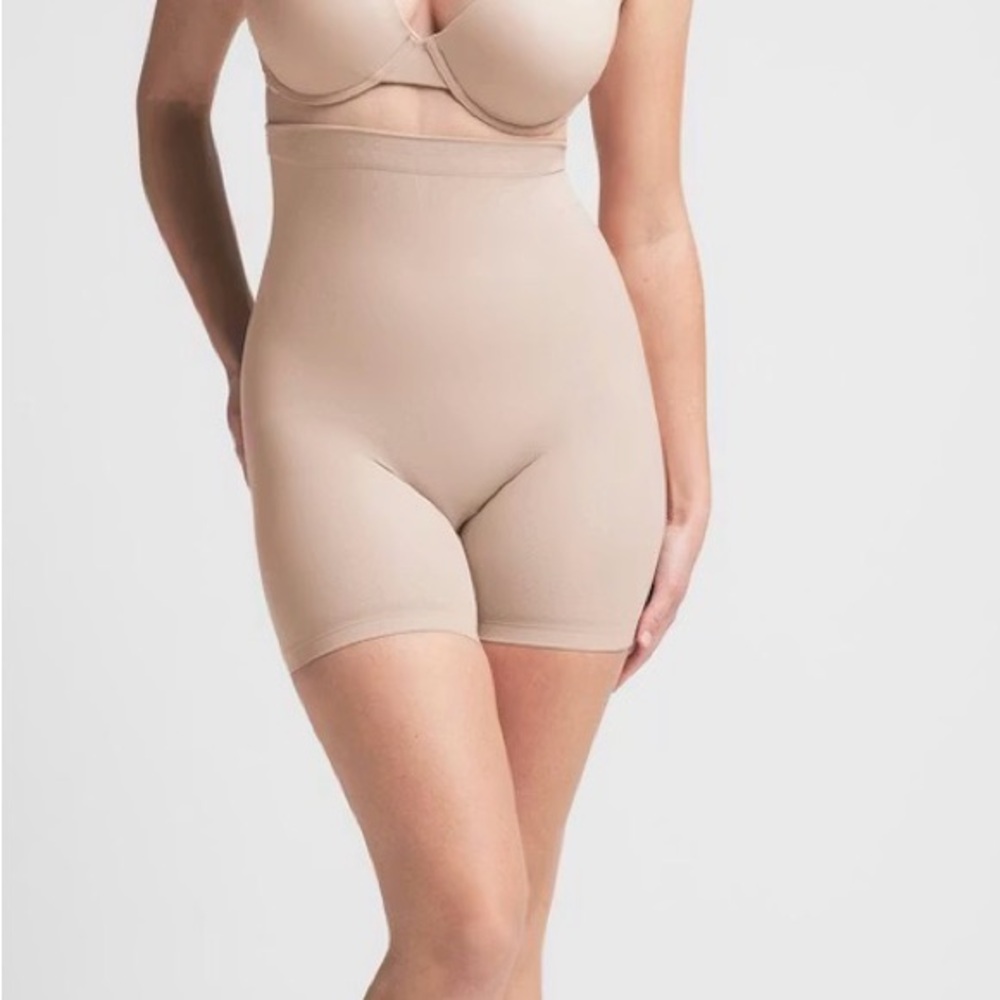SKIMS Seamless High-Waist Shapewear Shorts - Tan NWOT